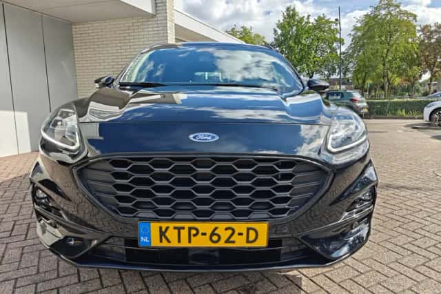 Ford Kuga (2023) thumbnail 4