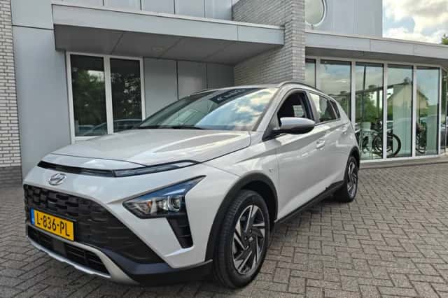 Hyundai Bayon (2021) thumbnail 3