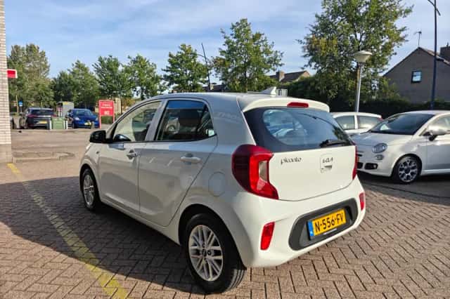 Kia Picanto (2021) thumbnail 4