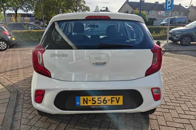 Kia Picanto (2021) thumbnail 5