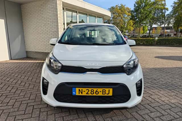 Kia Picanto (2021) thumbnail 3