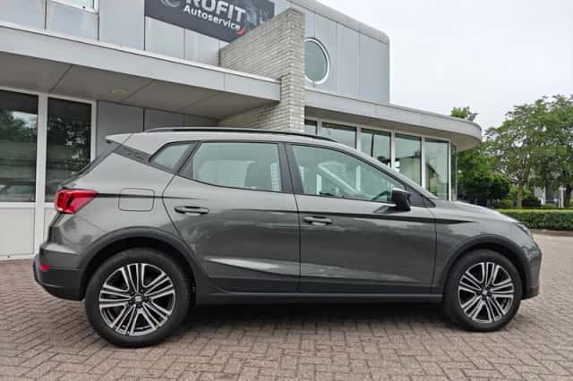 SEAT Arona (2023) thumbnail 4