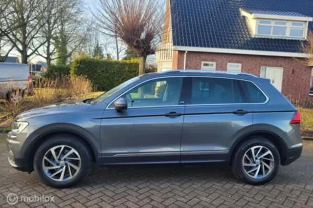 Volkswagen Tiguan (2021) thumbnail 2