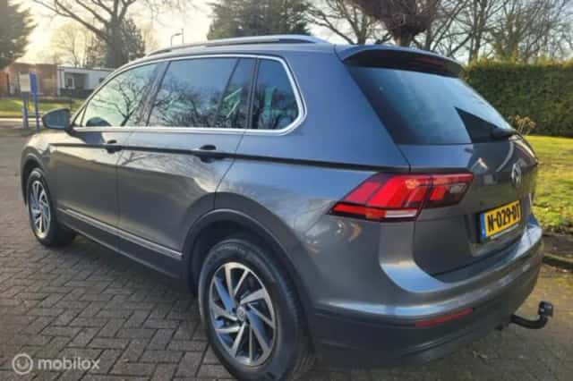 Volkswagen Tiguan (2021) thumbnail 3