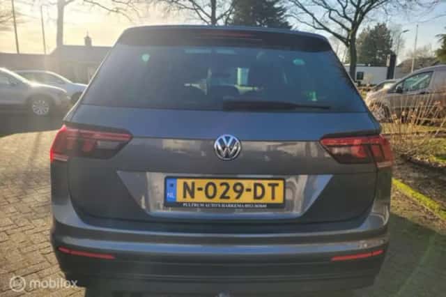 Volkswagen Tiguan (2021) thumbnail 4