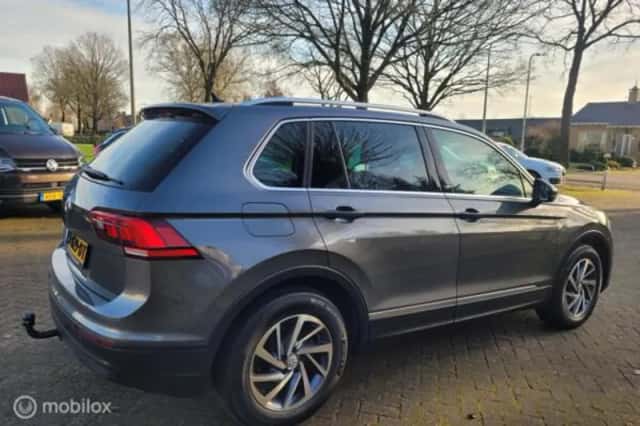 Volkswagen Tiguan (2021) thumbnail 5
