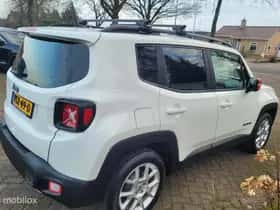 Jeep Renegade (2023) thumbnail 6