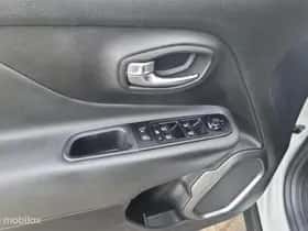 Jeep Renegade thumbnail 10