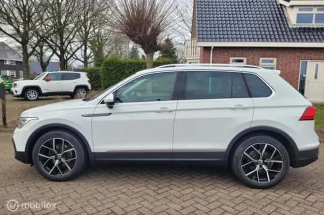 Volkswagen Tiguan (2021) thumbnail 2