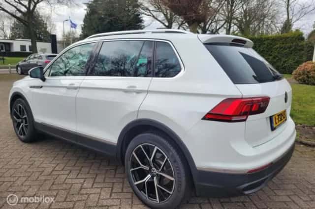 Volkswagen Tiguan (2021) thumbnail 3