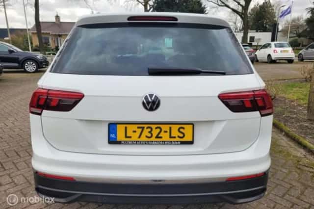 Volkswagen Tiguan (2021) thumbnail 4