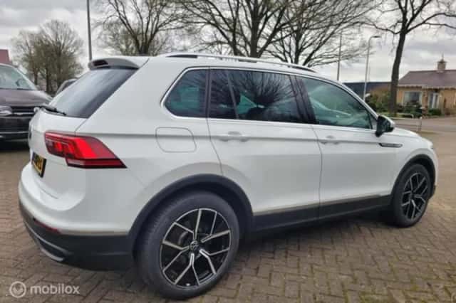 Volkswagen Tiguan (2021) thumbnail 5