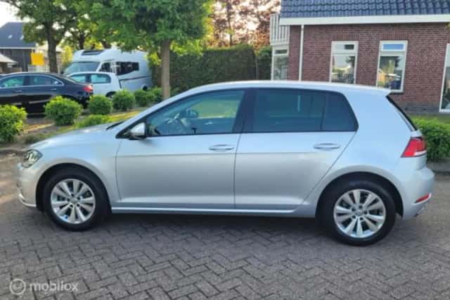 Volkswagen Golf (2019) thumbnail 2