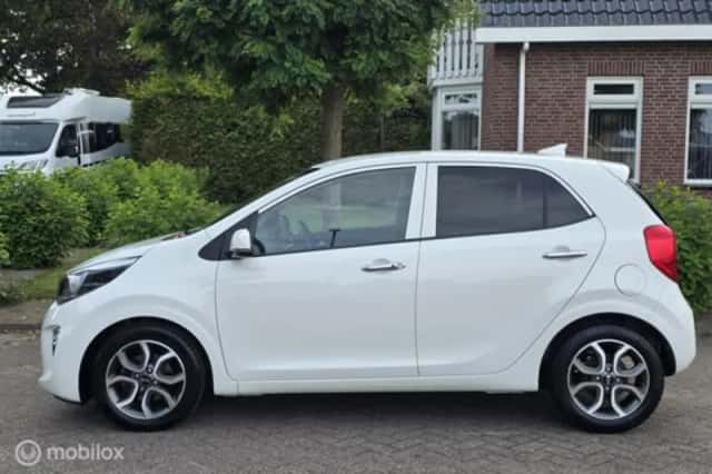 Kia Picanto (2021) thumbnail 2