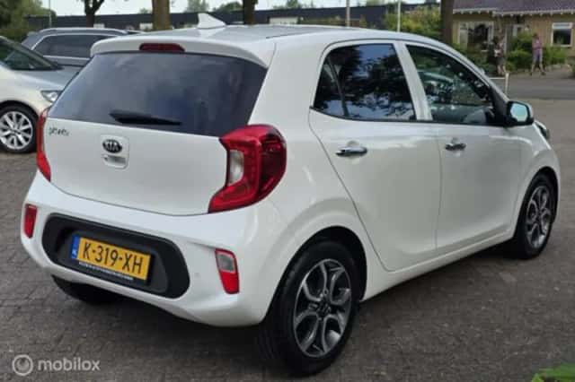 Kia Picanto (2021) thumbnail 5