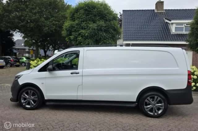Mercedes-Benz Vito (2025) thumbnail 2