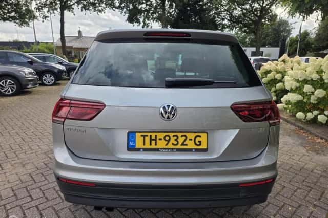 Volkswagen Tiguan (2018) thumbnail 5