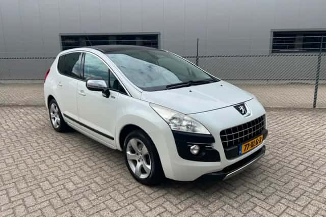 Peugeot 3008 (2012) thumbnail 2