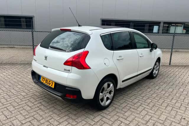 Peugeot 3008 (2012) thumbnail 3
