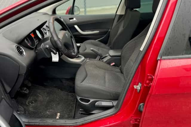 Peugeot 308 (2010) thumbnail 6