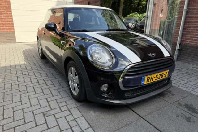 MINI Cooper (2017) thumbnail 3