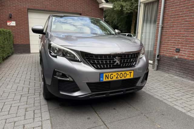 Peugeot 3008 (2017) thumbnail 2