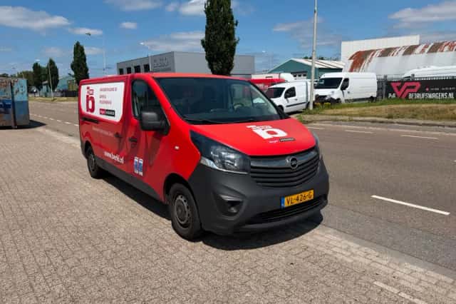 Opel Vivaro (2015) thumbnail 1