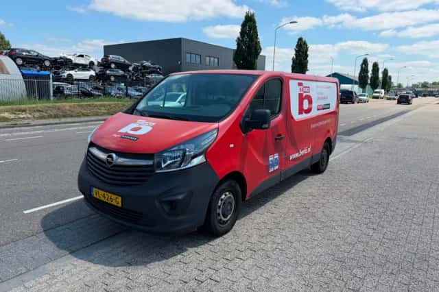 Opel Vivaro (2015) thumbnail 3
