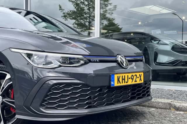 Volkswagen Golf (2021) thumbnail 2