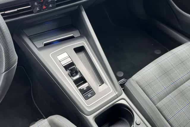Volkswagen Golf (2021) thumbnail 4