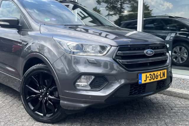 Ford Kuga (2017) thumbnail 2