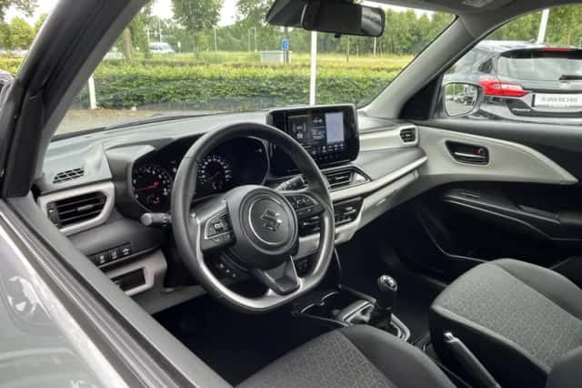 Suzuki Swift (2025) thumbnail 3