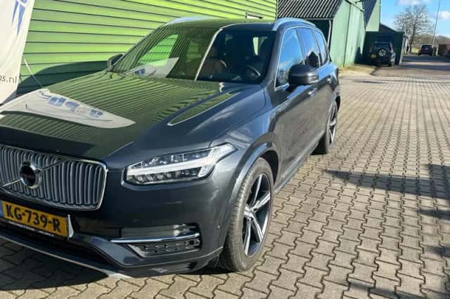 Volvo XC90 (2016) thumbnail 1