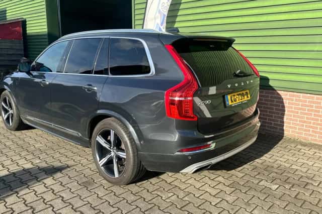 Volvo XC90 (2016) thumbnail 3