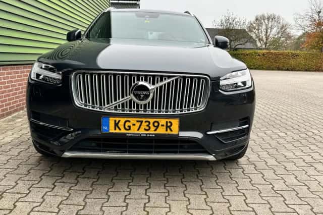 Volvo XC90 (2016) thumbnail 4