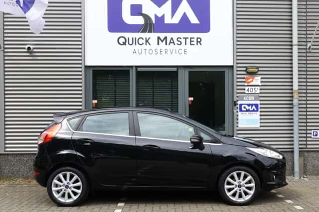 Ford Fiesta (2016) thumbnail 3