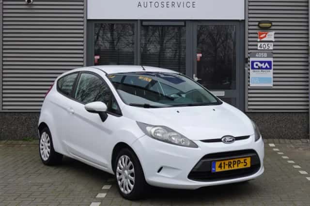 Ford Fiesta (2011) thumbnail 2