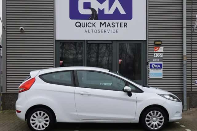 Ford Fiesta (2011) thumbnail 3