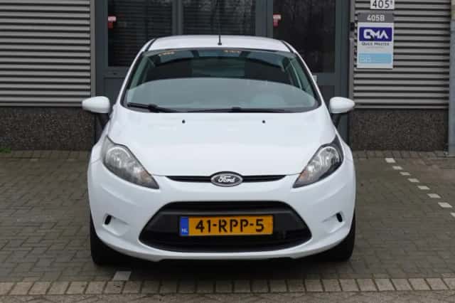 Ford Fiesta (2011) thumbnail 4
