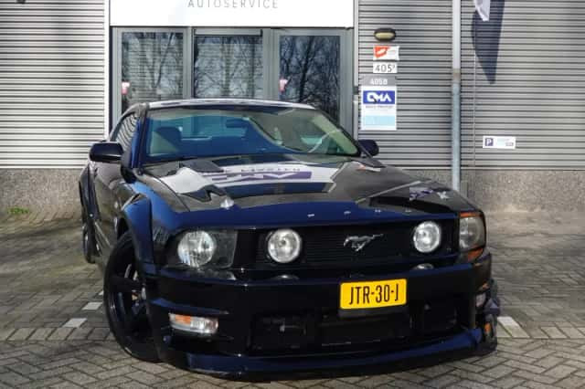 Ford Mustang (2009) thumbnail 1