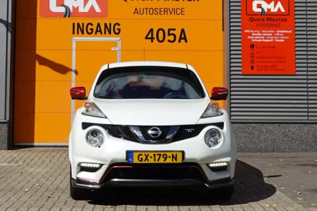 Nissan Juke (2015) thumbnail 4