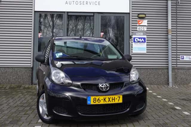 Toyota Aygo (2010) thumbnail 1