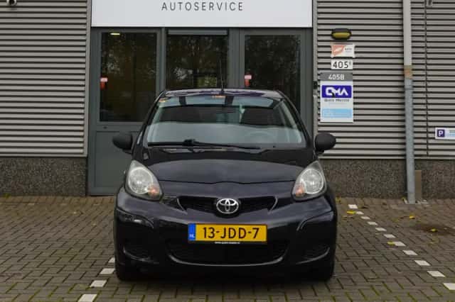 Toyota Aygo (2009) thumbnail 2