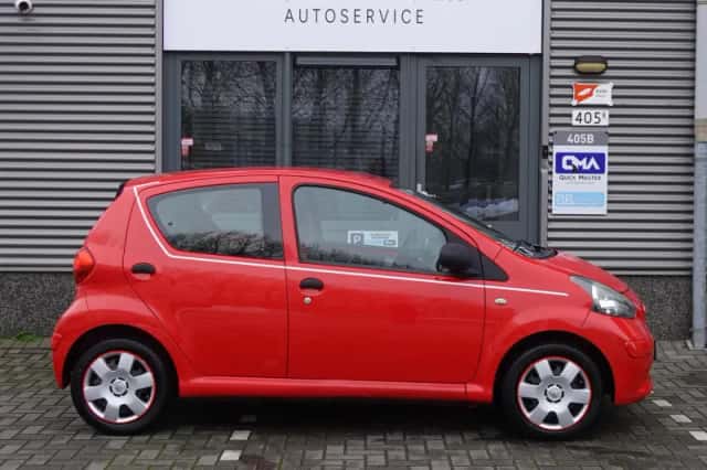 Toyota Aygo (2008) thumbnail 3