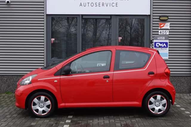 Toyota Aygo (2008) thumbnail 5