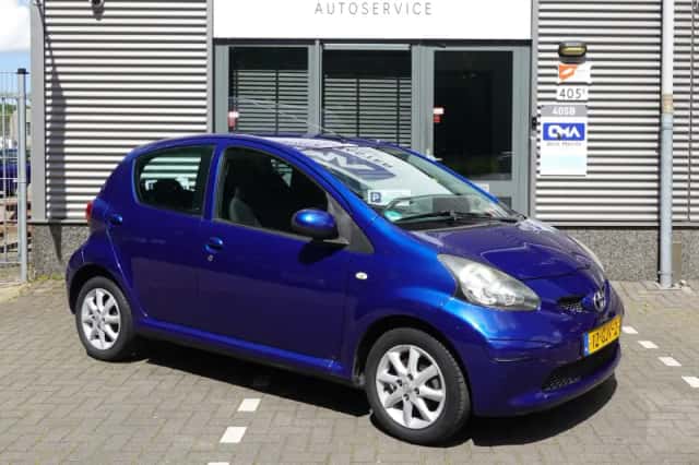Toyota Aygo (2008) thumbnail 2