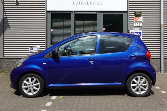Toyota Aygo (2008) thumbnail 5