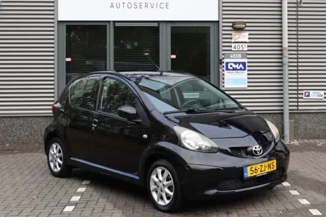 Toyota Aygo (2008) thumbnail 2