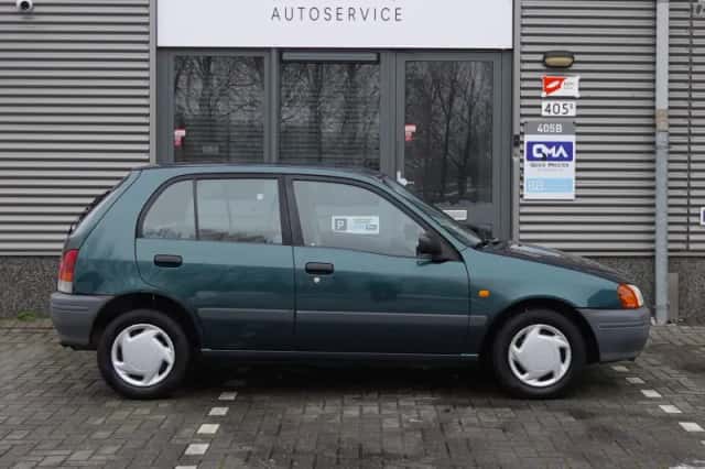 Toyota Starlet (1998) thumbnail 3