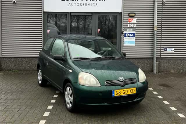 Toyota Yaris (2000) thumbnail 2
